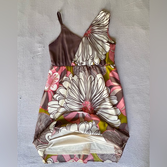 Judith March dress with lining and cute asymmetric top. - Picture 5 of 7